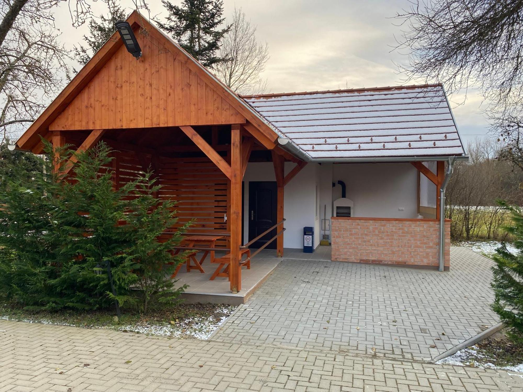 Okerka Vendeghaz Lägenhet Csesztreg Exteriör bild